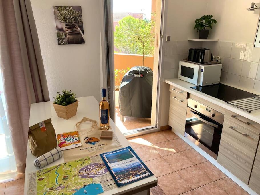 Coeur de FREJUS, Appartement 3 pièces climatisé avec piscine, terrasse, barbecue Exterior foto