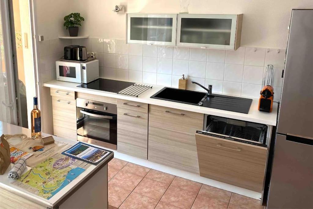 Coeur de FREJUS, Appartement 3 pièces climatisé avec piscine, terrasse, barbecue Exterior foto