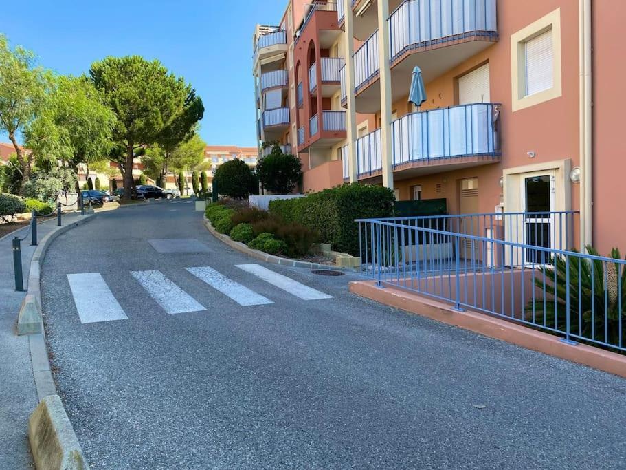 Coeur de FREJUS, Appartement 3 pièces climatisé avec piscine, terrasse, barbecue Exterior foto