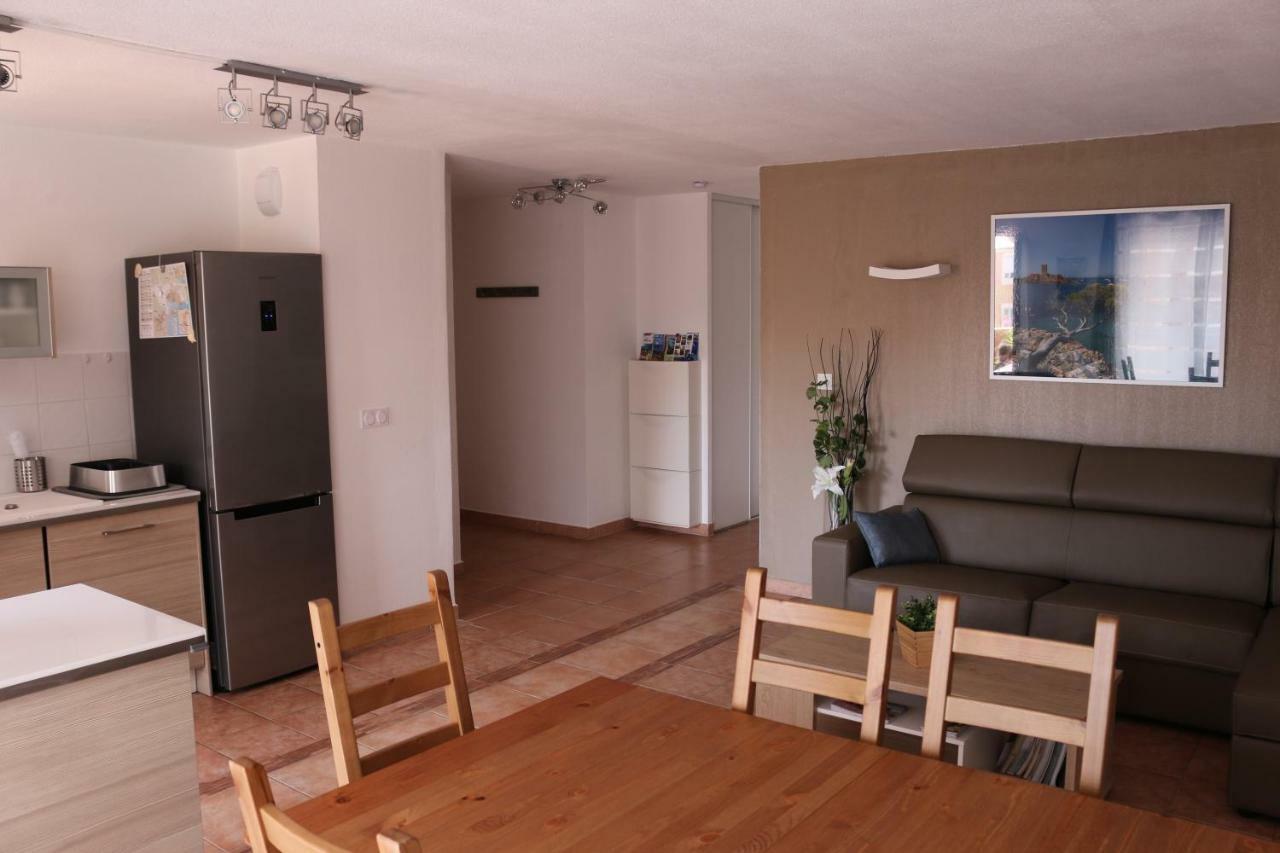 Coeur de FREJUS, Appartement 3 pièces climatisé avec piscine, terrasse, barbecue Exterior foto